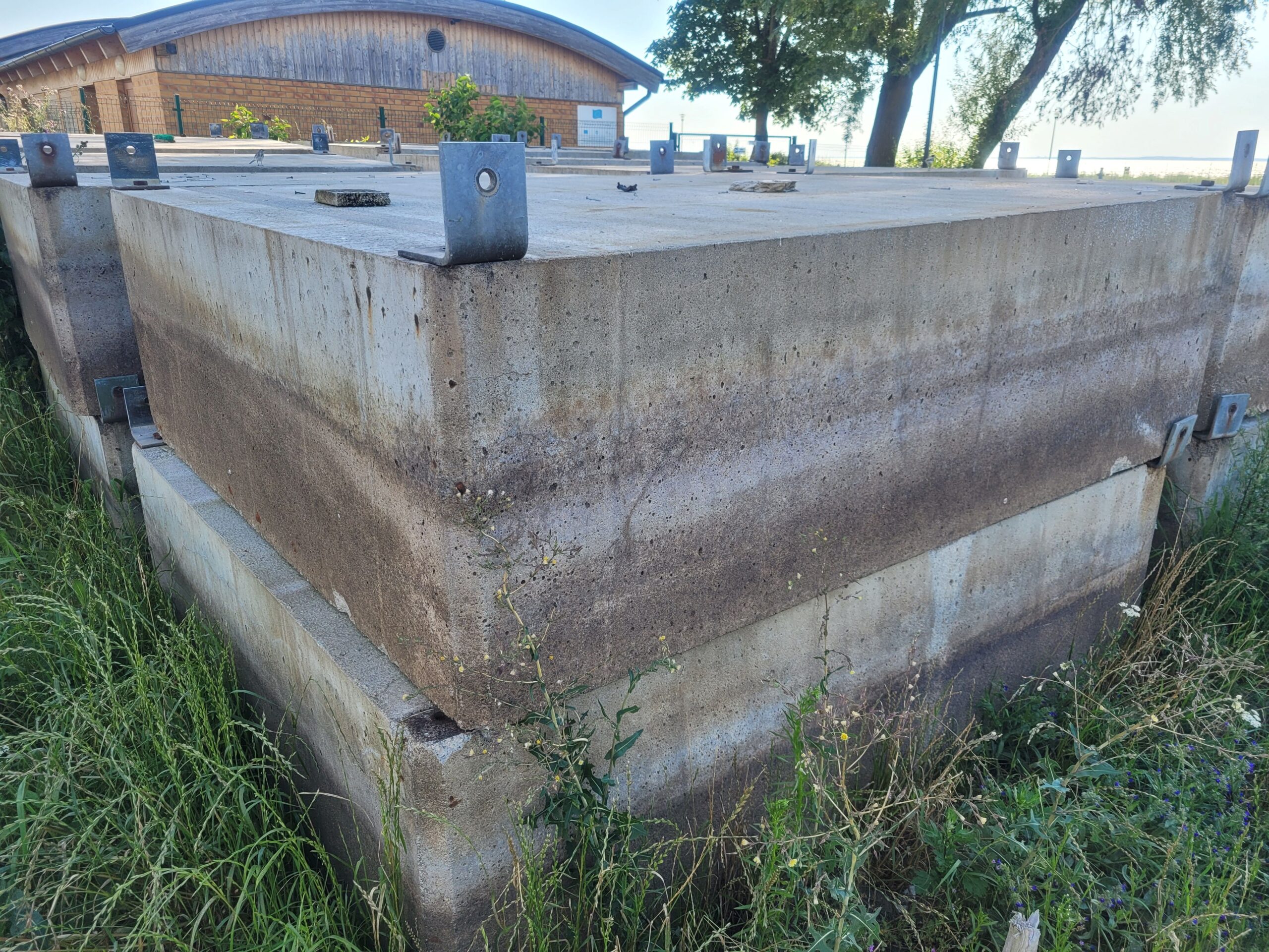 Pływaki do pomostów na sprzedaż – sprawdź szczegóły