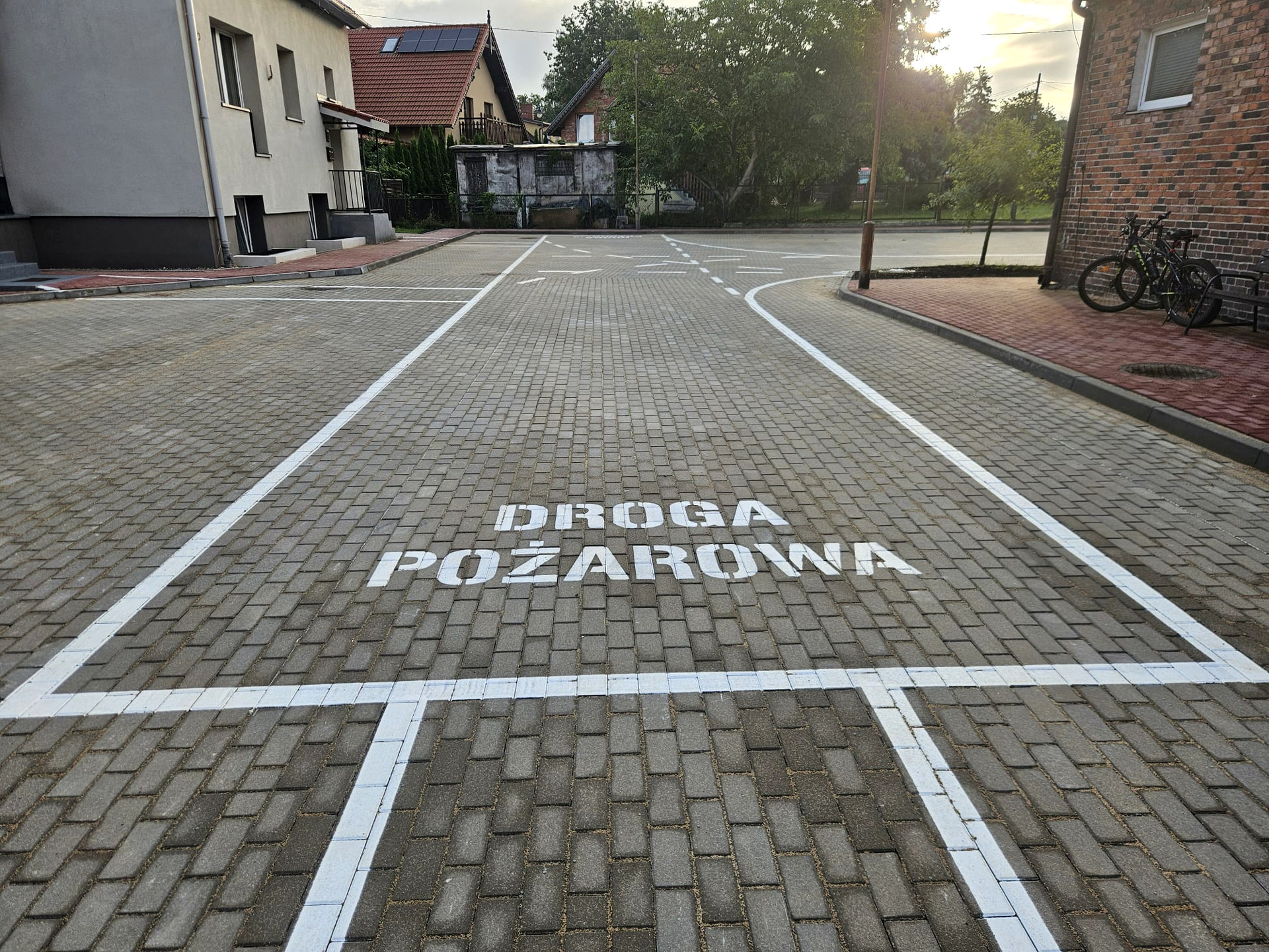 Zmodernizowano plac parkingowy przy szkole